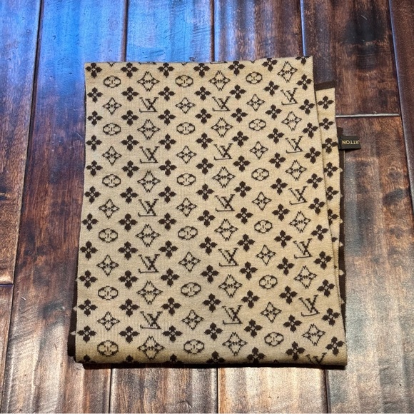 Vintage Two Tone Louis Vuitton Monogram Wool Scarf - Picture 5 of 9
